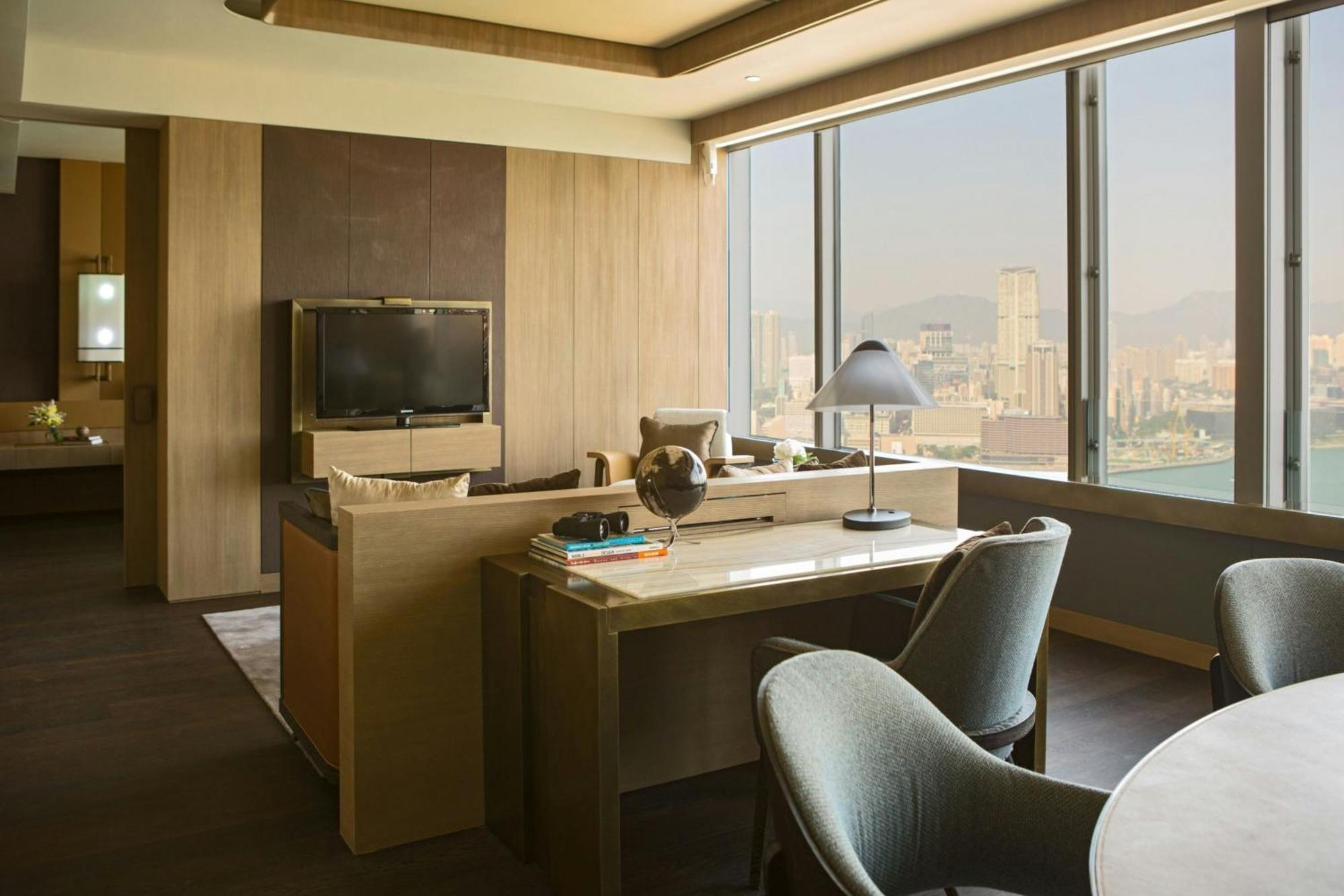 Hotel Renaissance Harbour View