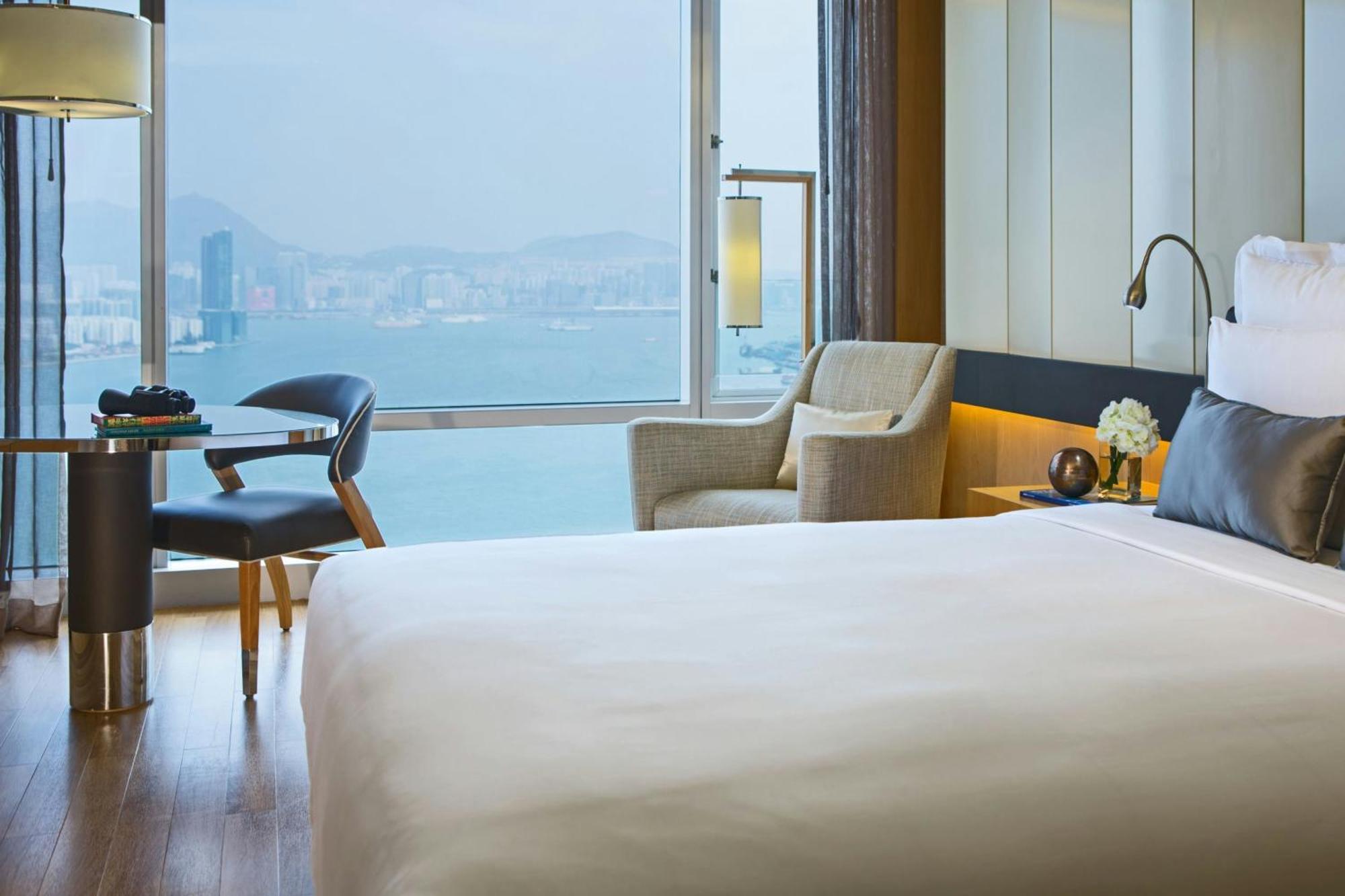 Renaissance Harbour View Hotel