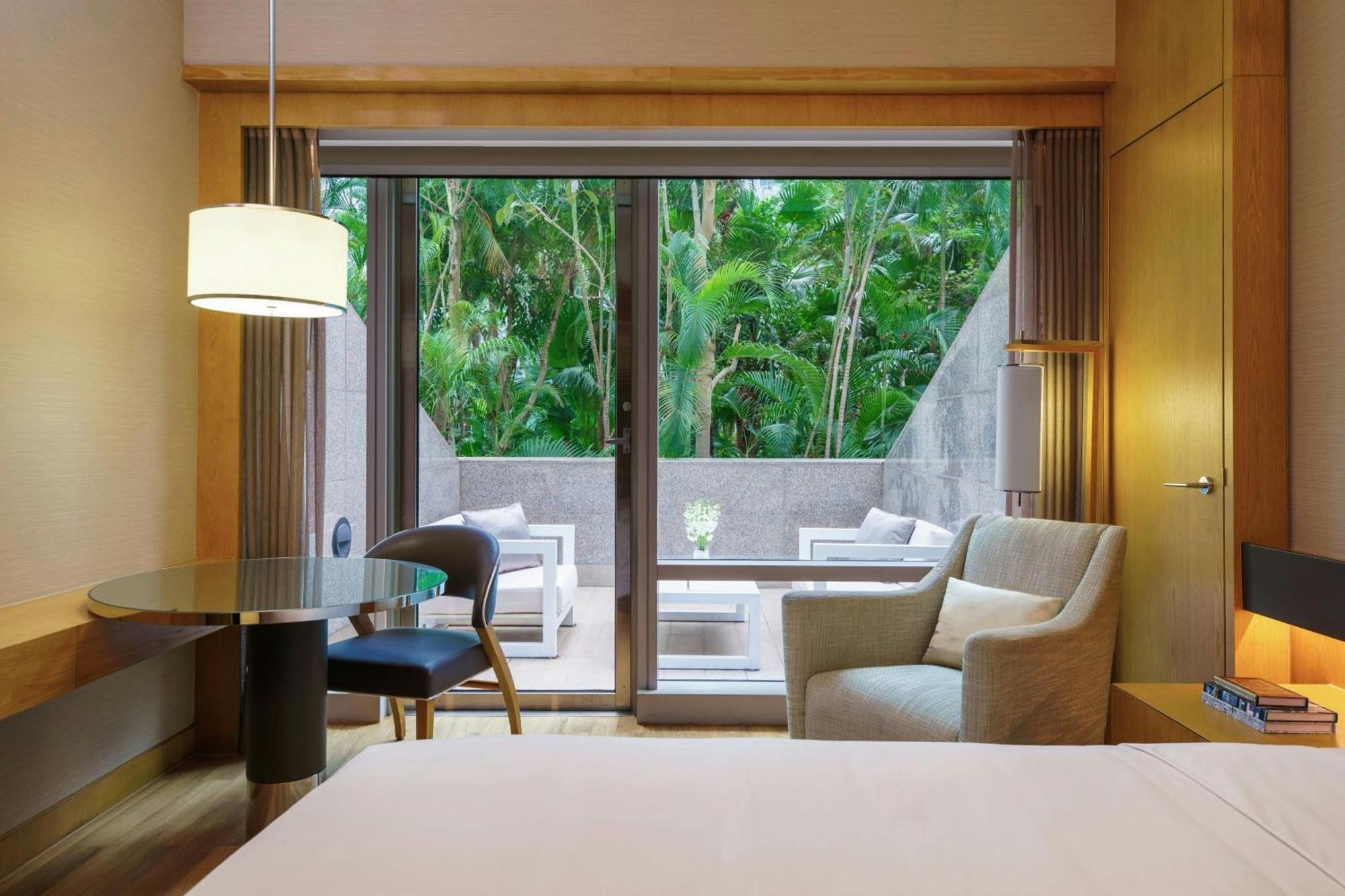 Hotel Renaissance Harbour View