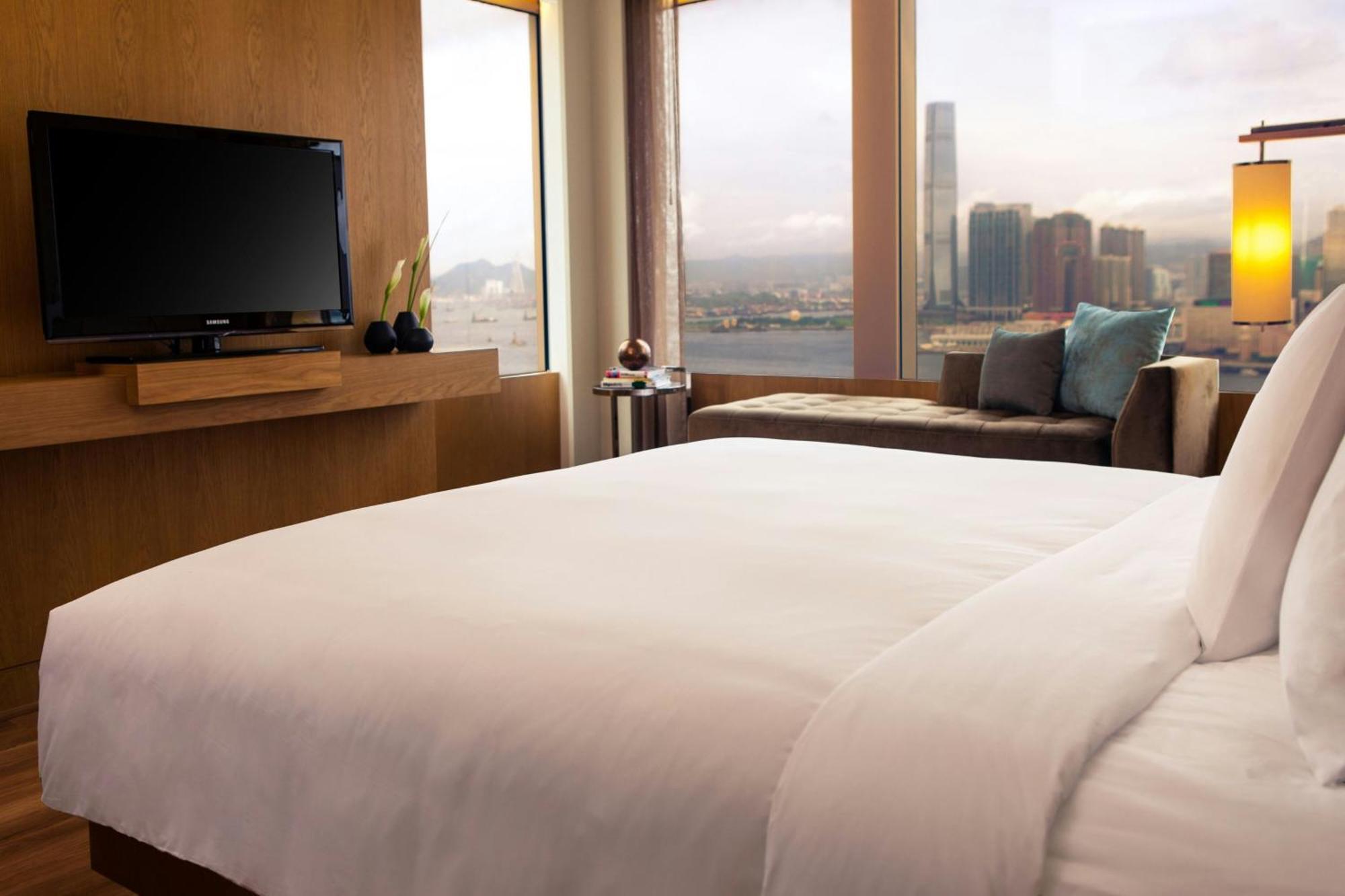 Renaissance Harbour View Hotel 5*
