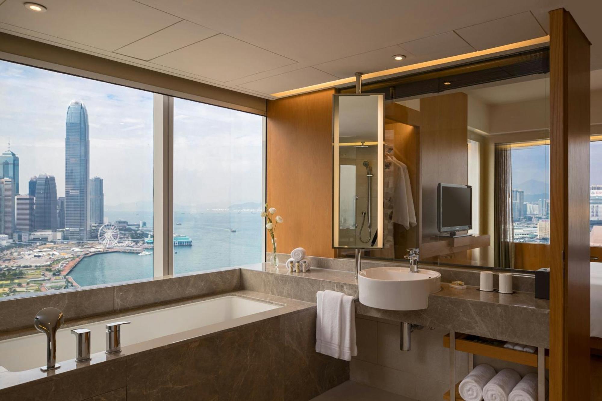 Renaissance Harbour View 5*