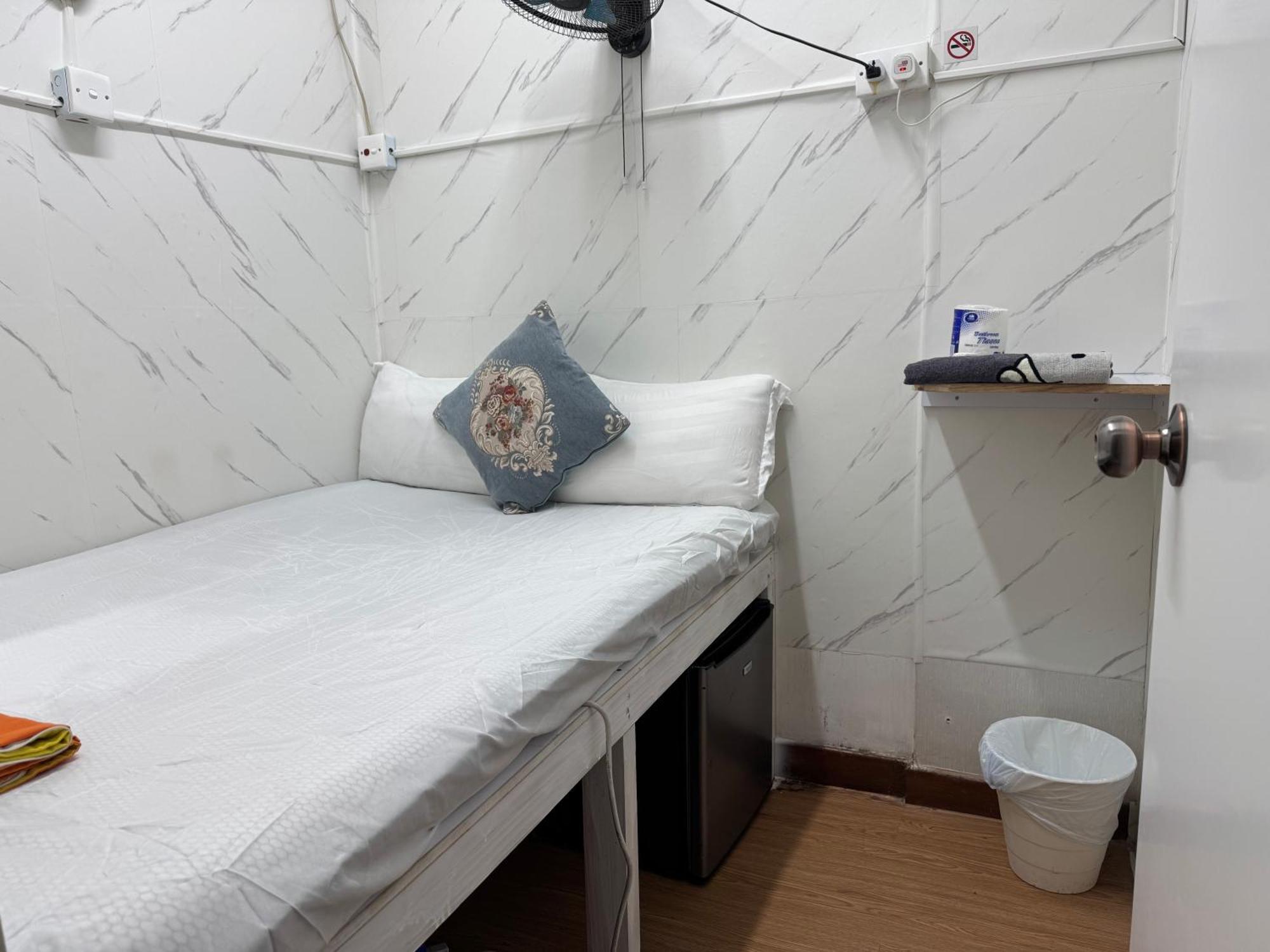Lucky B6 Hostel *