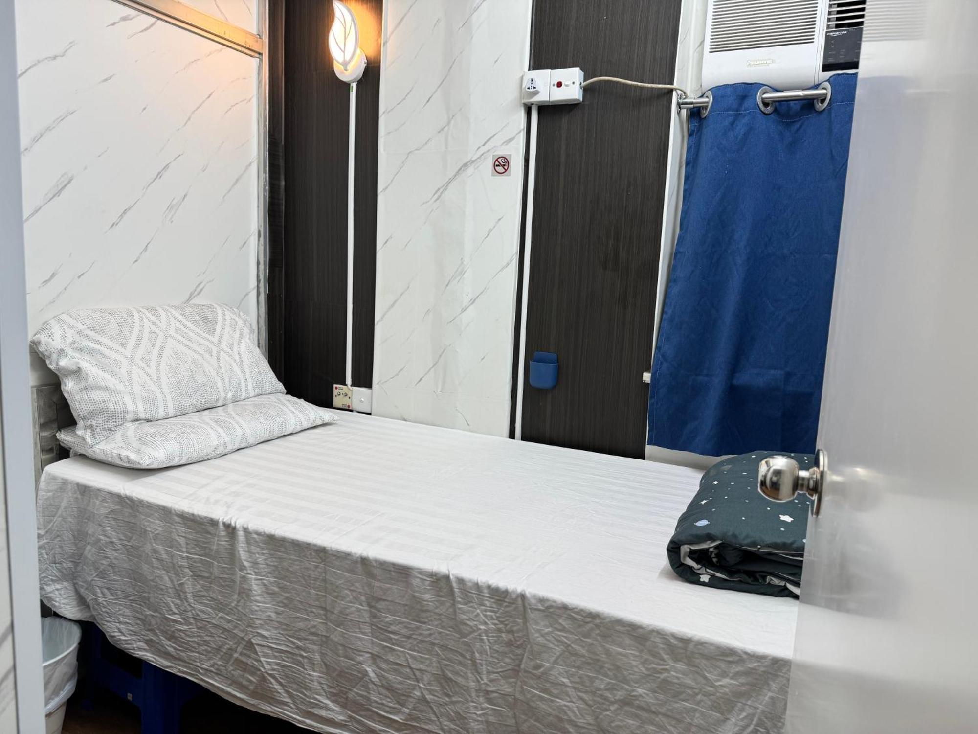 Lucky B6 Hostel *
