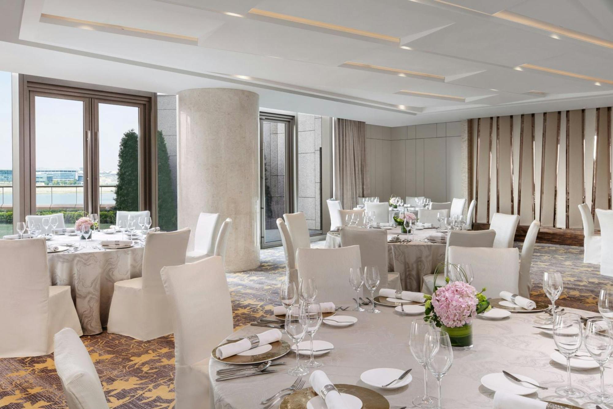 Sheraton Tung Chung Hotel 5*