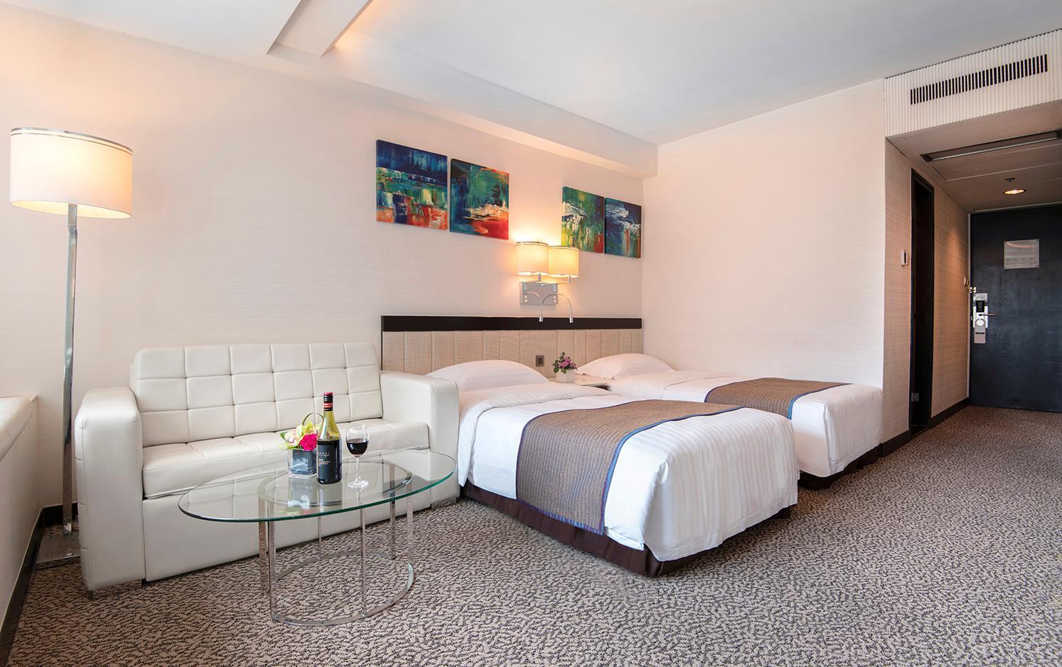 Regal Riverside Hotel 4*