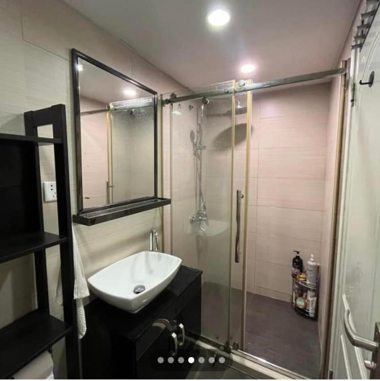 Stylish Hk Flat With Balcony Hong Kong