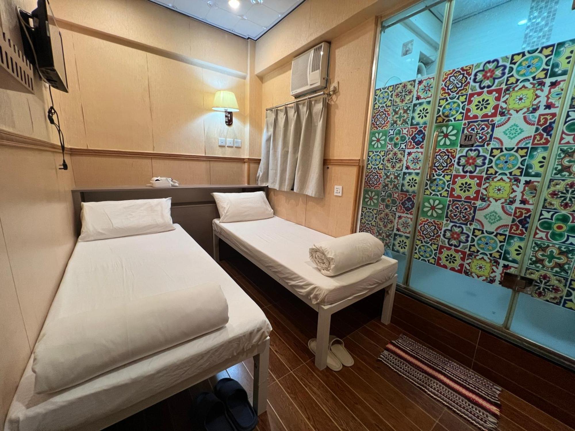 Hostel Just On Nathan Road Hong Kong
