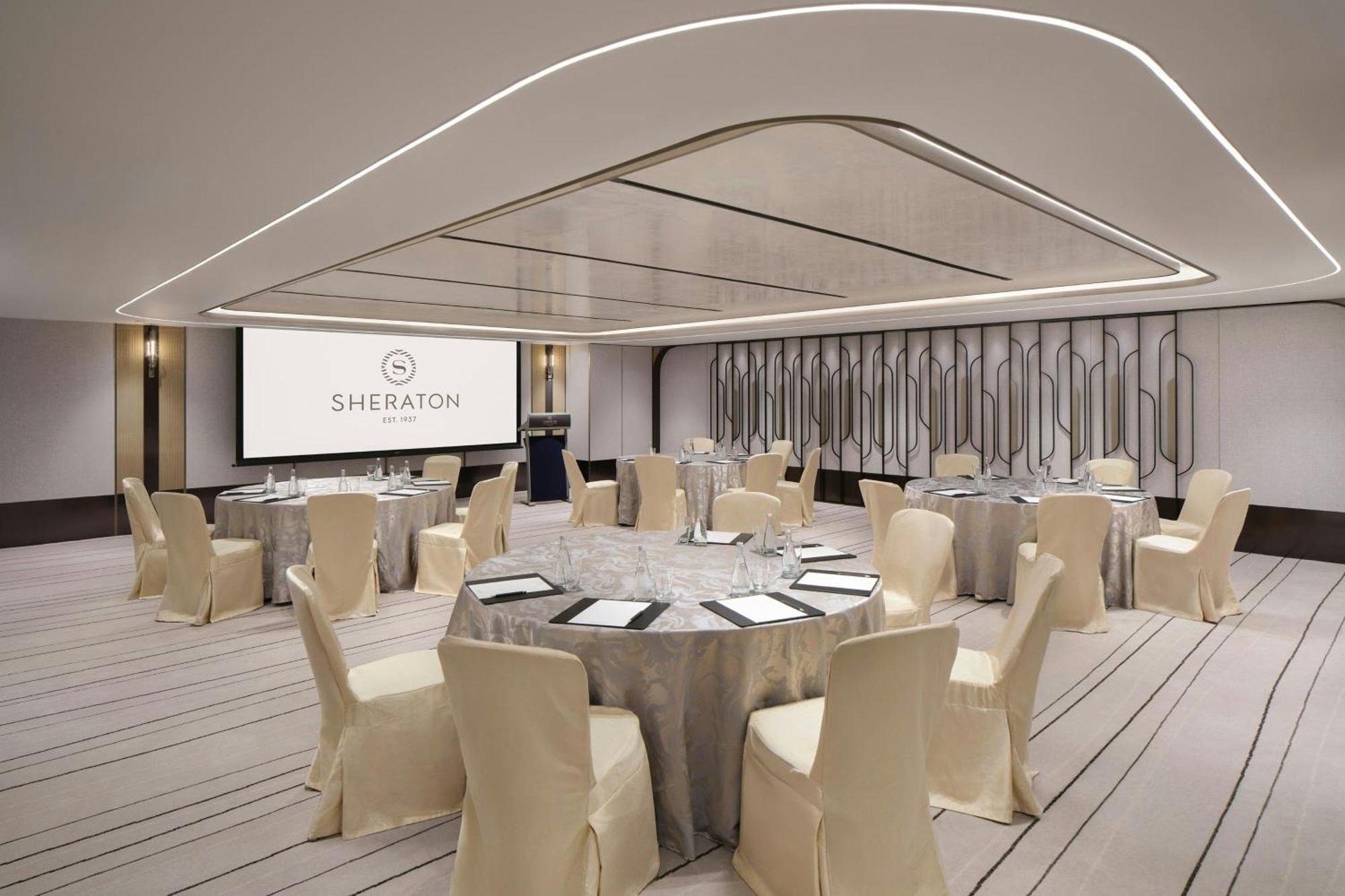 Sheraton & Towers Hotel 5*