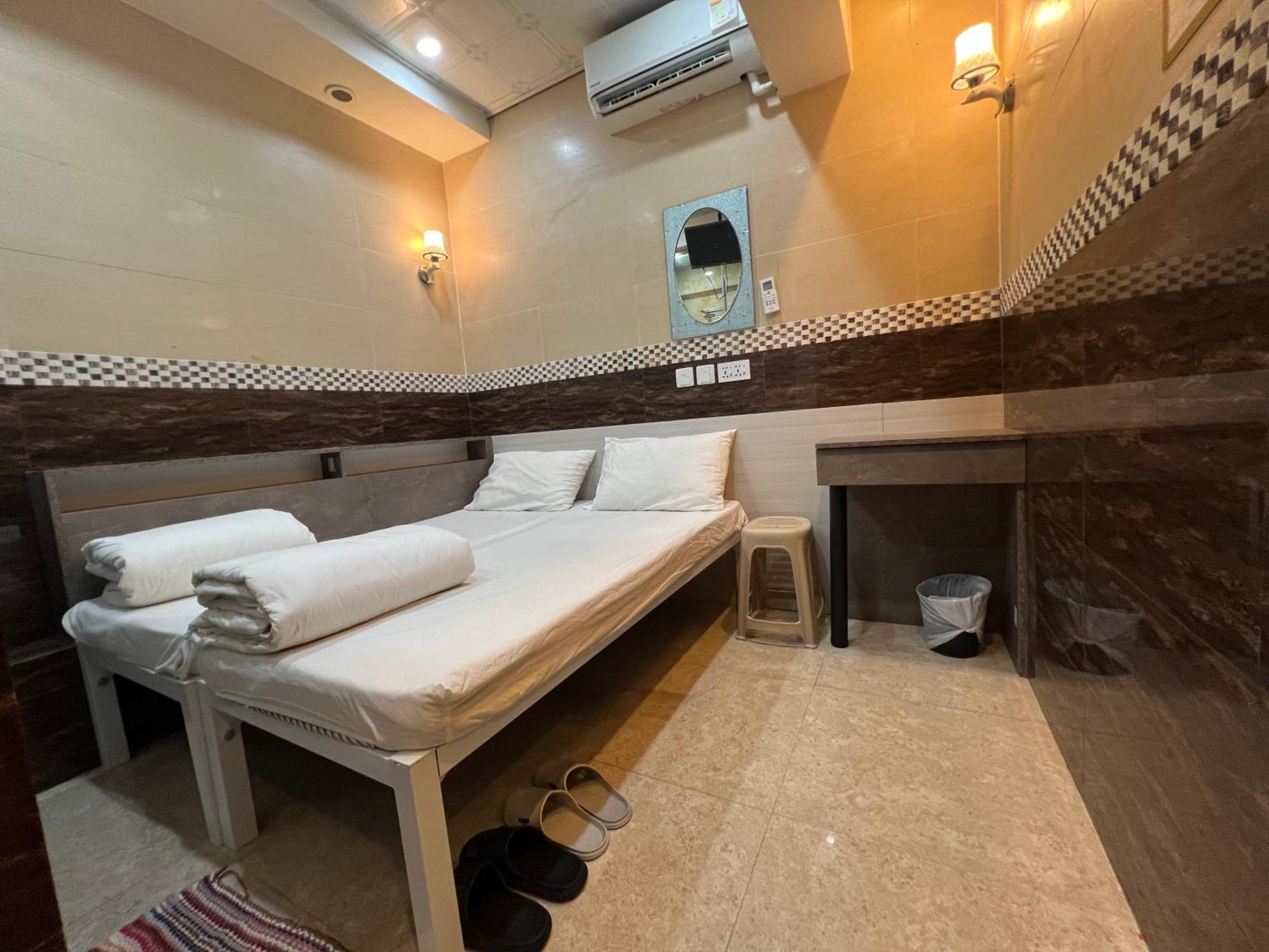 168 Youth Hostel *