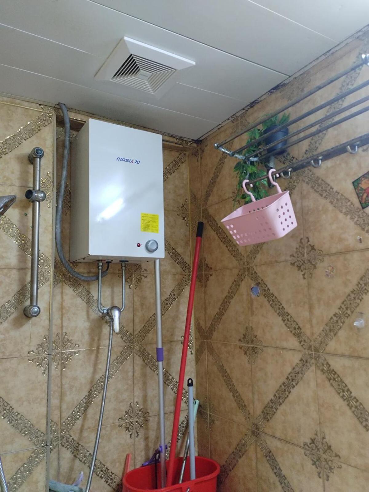 Spacious And Comfortable Full Bathroom Kitchenette Fridge Washing Machine Dedicated Work Area Near Austin Mtr Station Apartment Hong Kong
