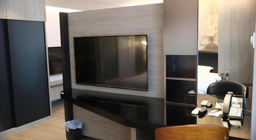 Hotel M1 North Point 3*