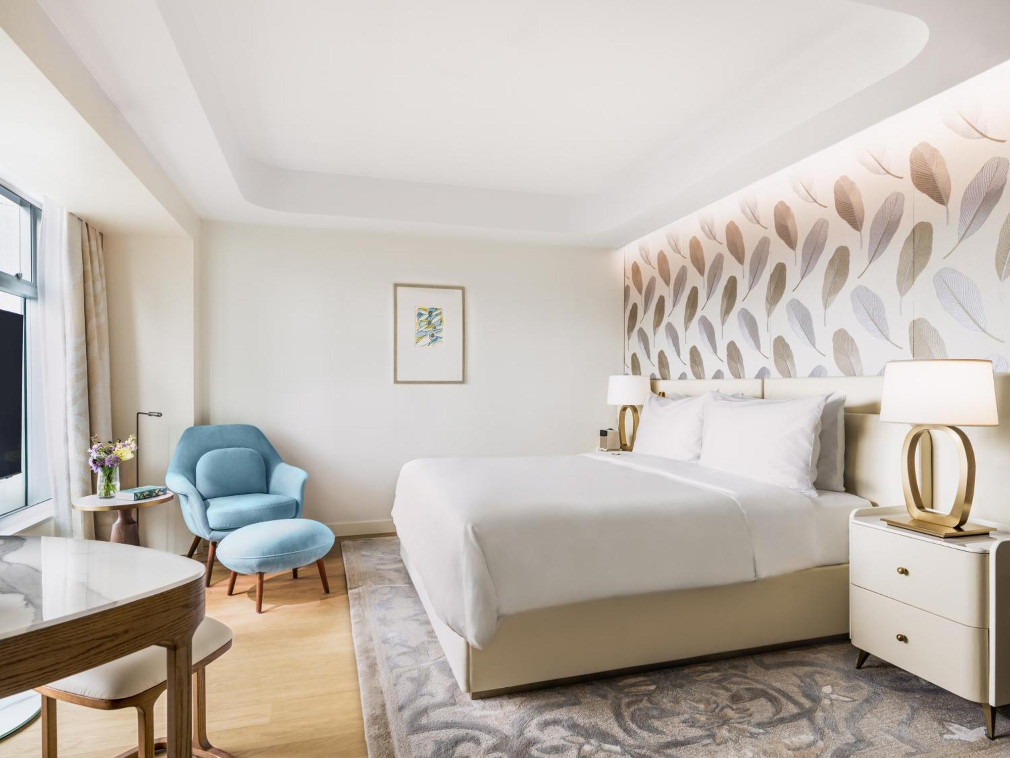 Hotel Lanson Place Causeway Bay, 5*