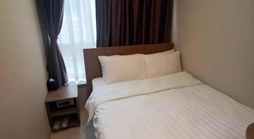 We Kowloon Hotel 3*