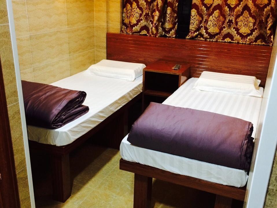 Valentine Hotel *