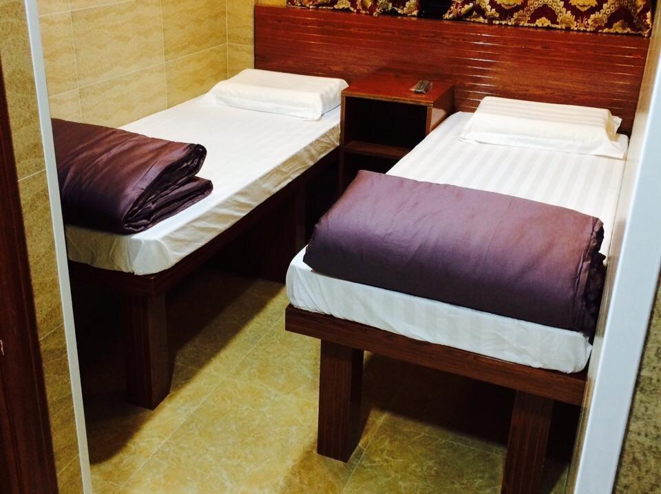 Valentine Hotel *