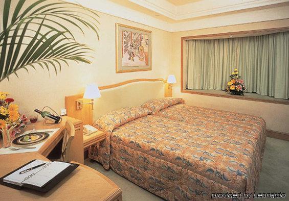 Newton Hotel 4*