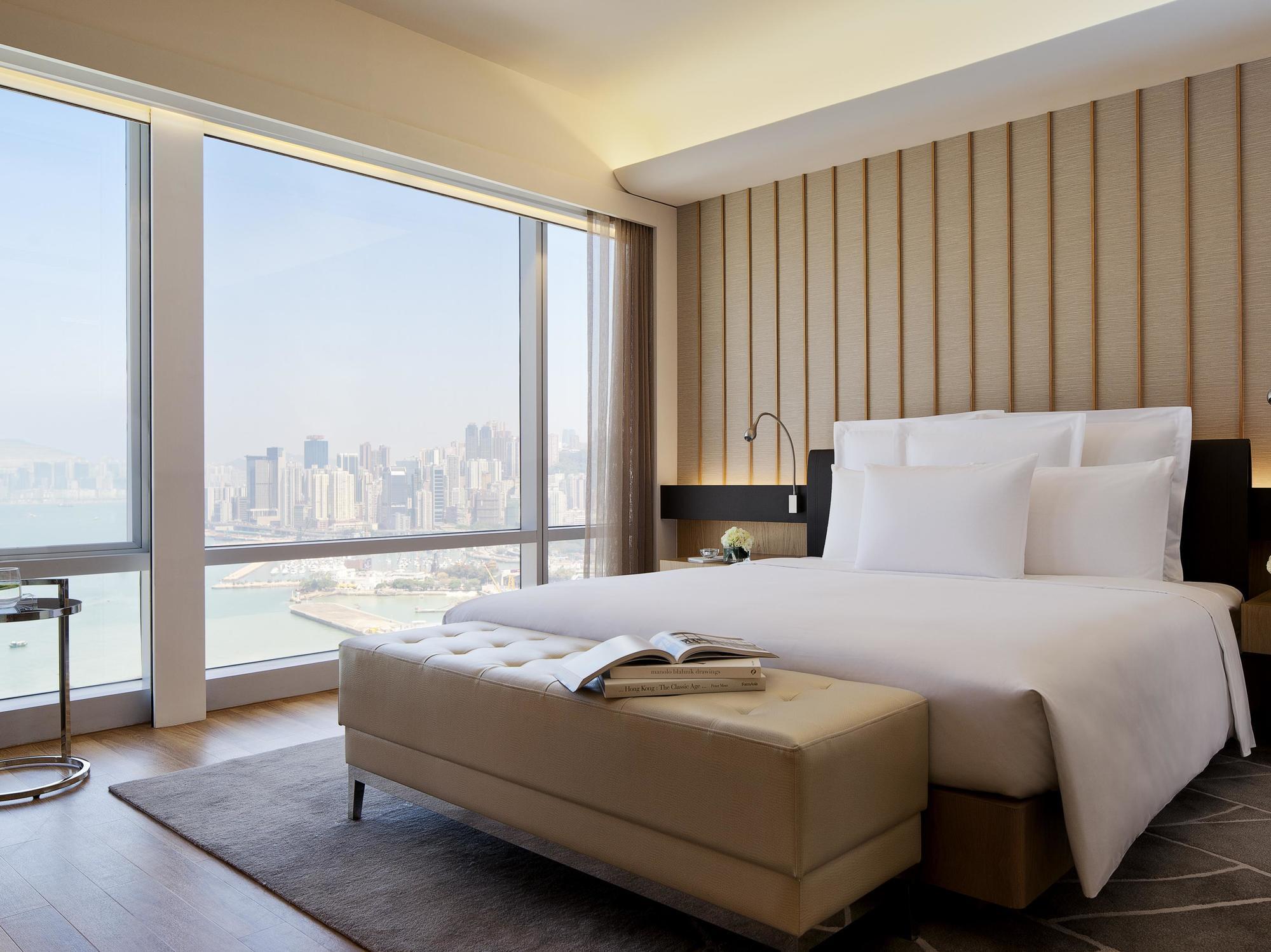 Renaissance Harbour View Hotel