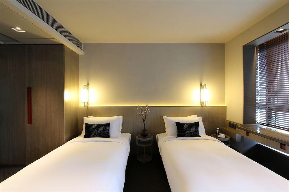 V Wanchai2 Hotel 4*