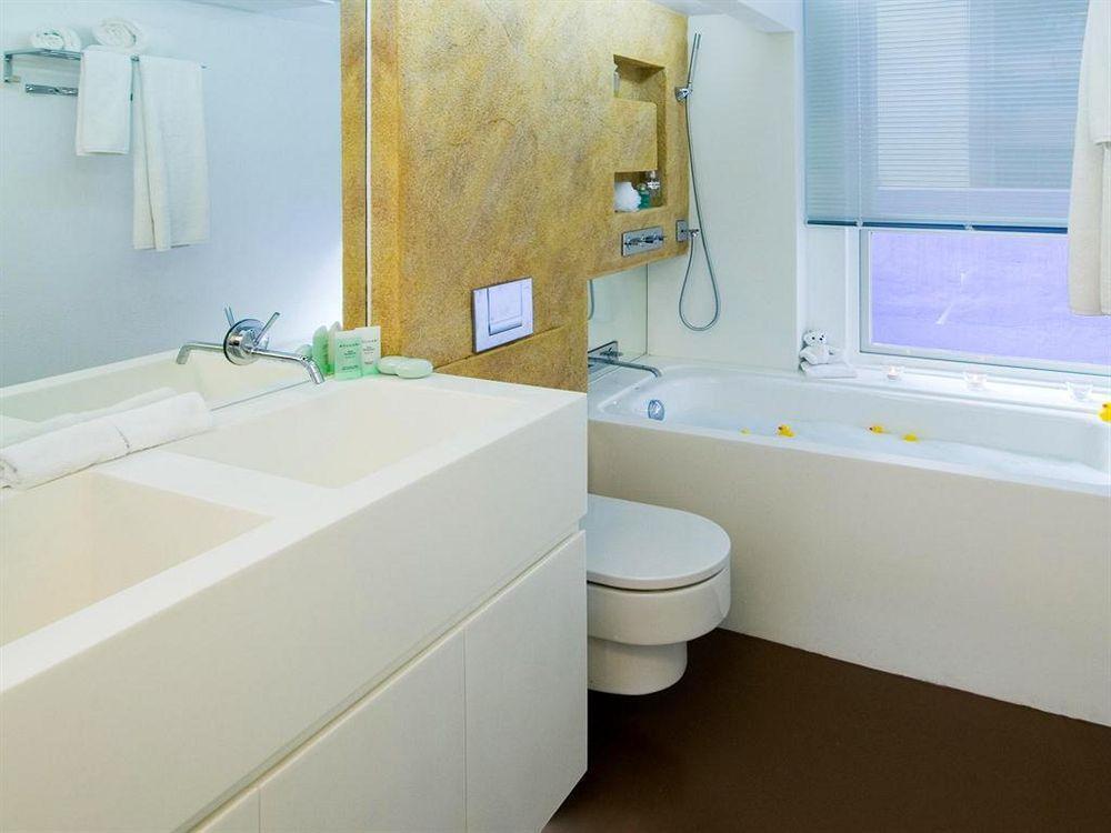 V Wanchai Aparthotel 4*
