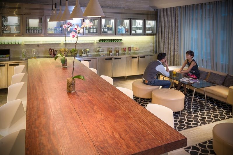 Hotel Dash Living On Queen's Hong Kong