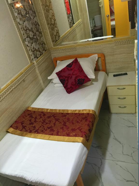 Hi Hotel *