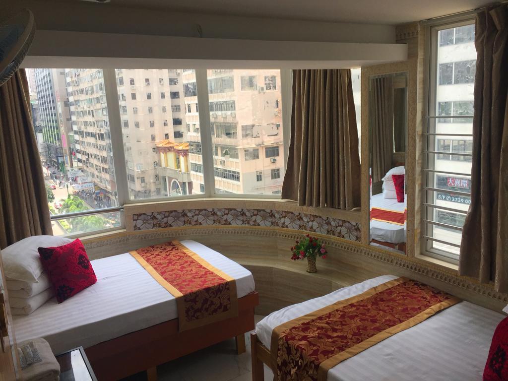 Hi Hotel *