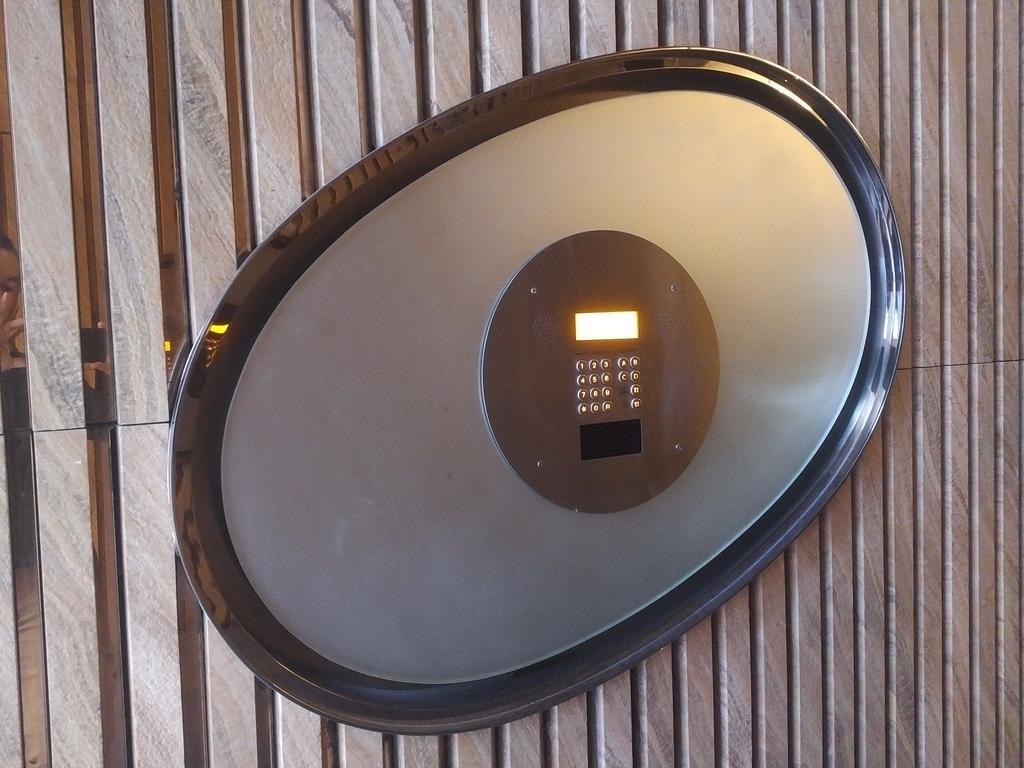Queen's 100 Aparthotel *