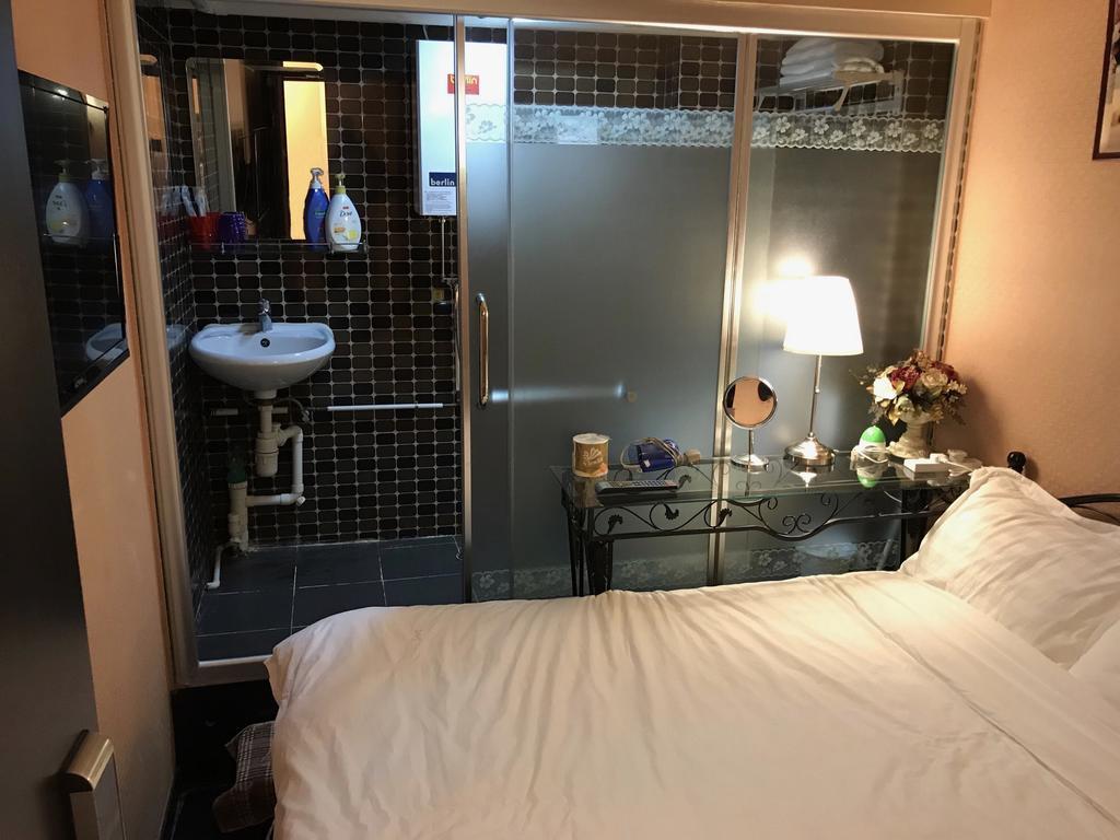 Bloomy Guest house *
