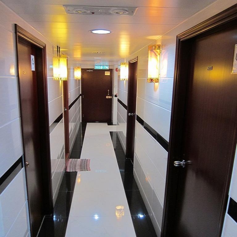 Premium Lounge *