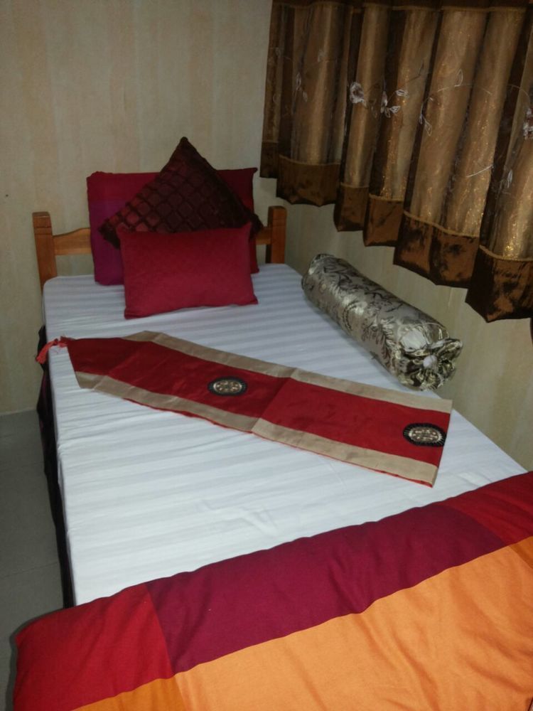 Temple Street Guest house *