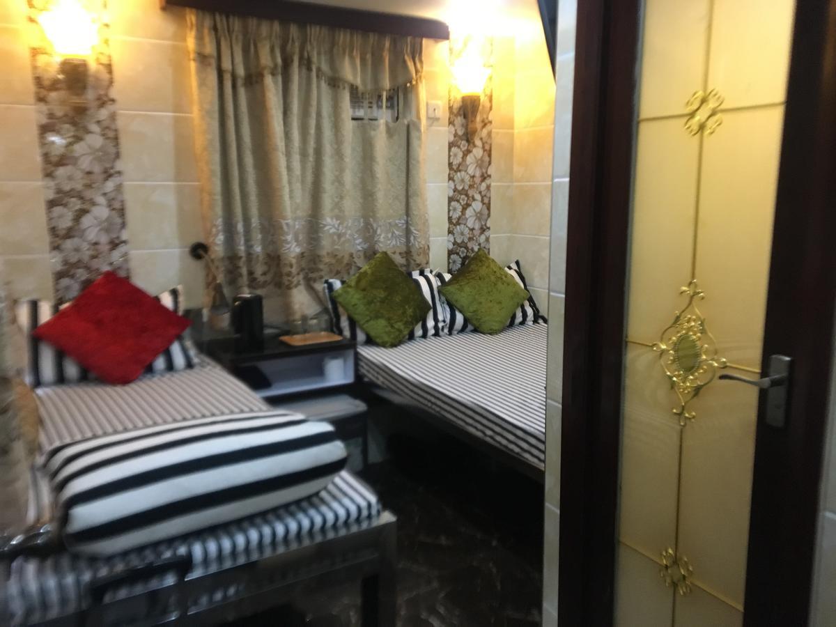Ranjeet Guest house *
