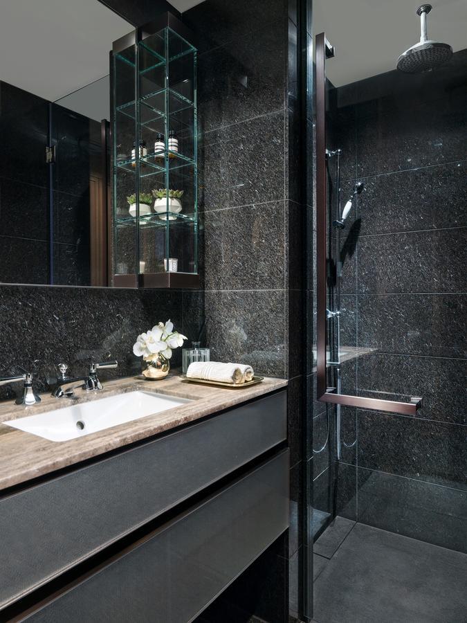 Eight Kwai Fong Aparthotel 4*