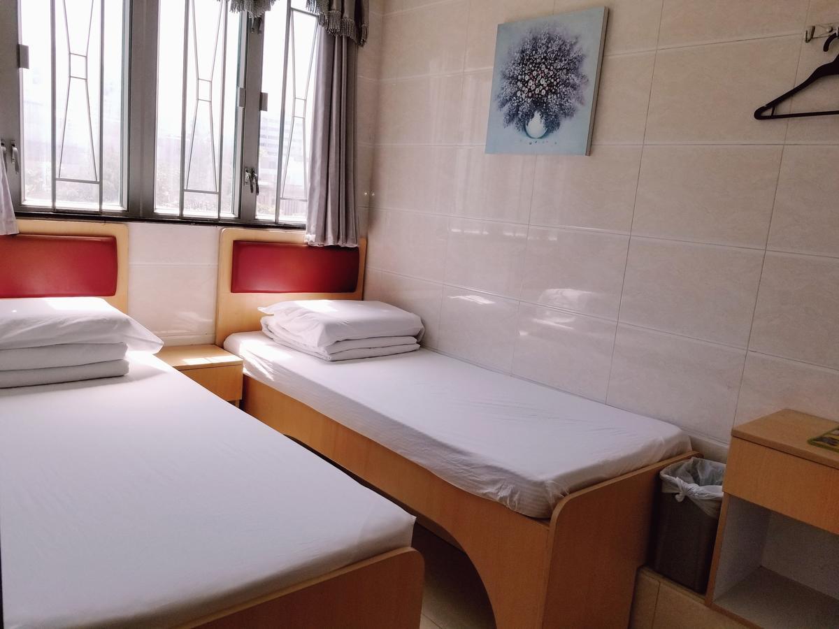 Travel House *