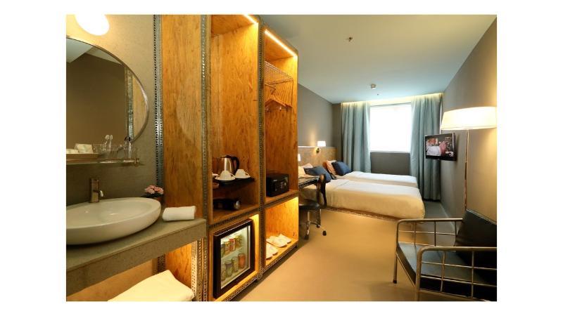 Ind Hotel