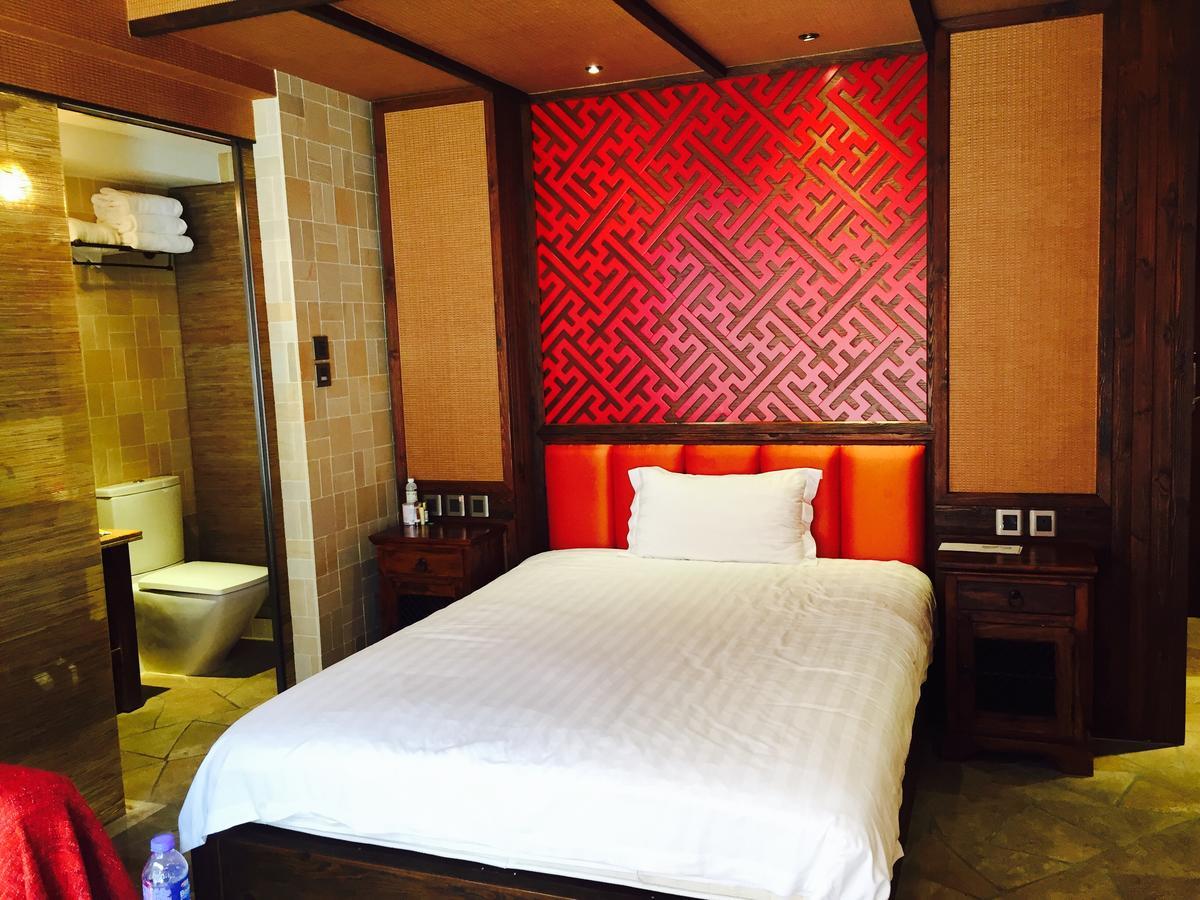 Queen's 100 Aparthotel *
