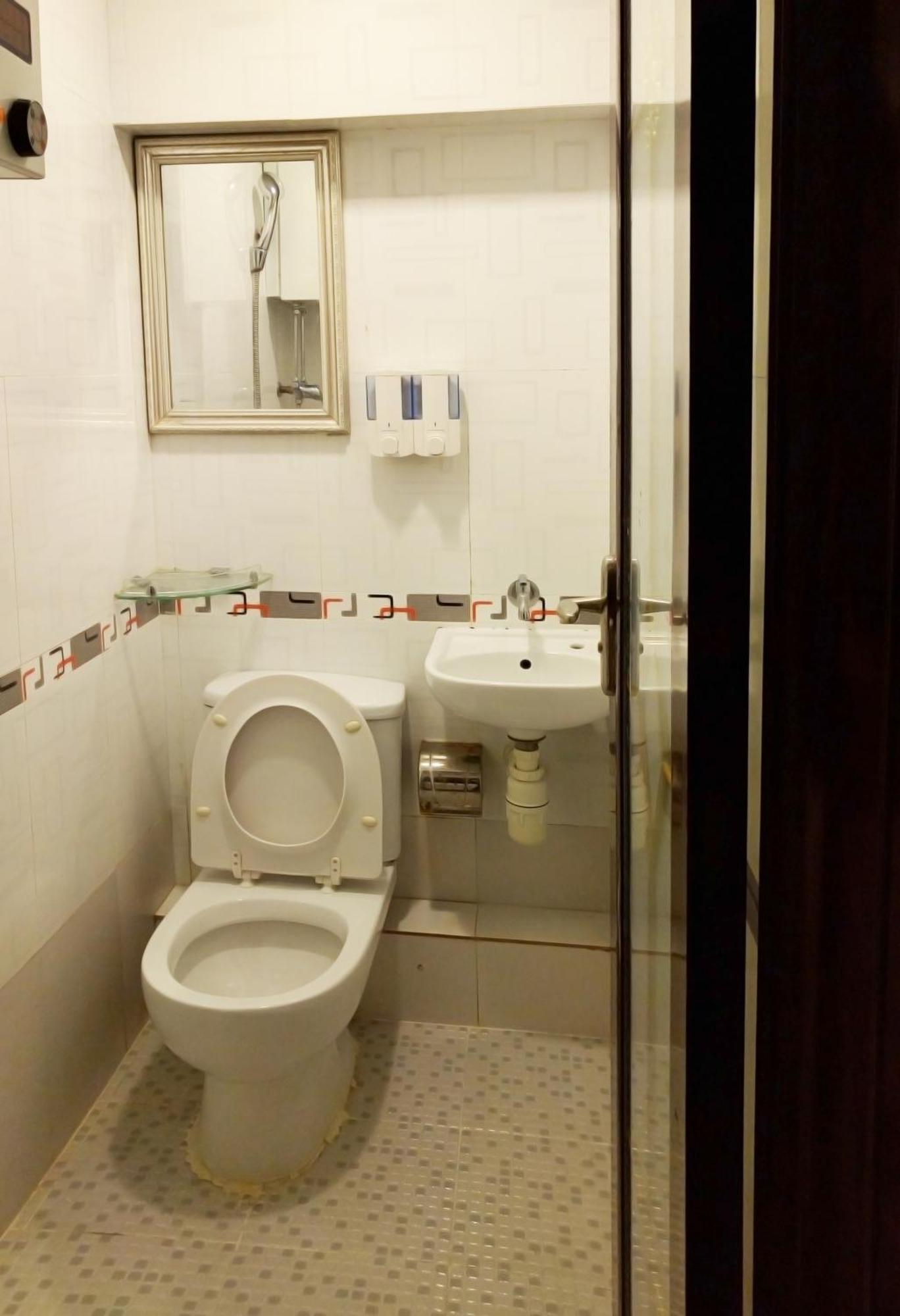 Budget Block D 10th Floor Guest house Hong Kong