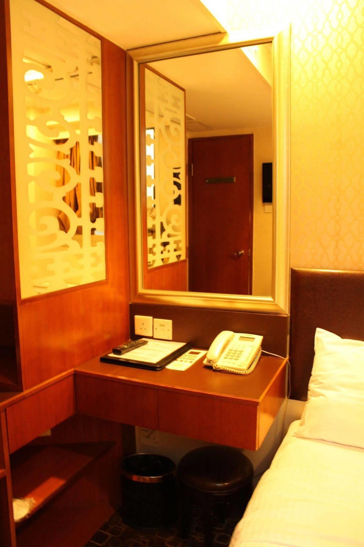 Lander Edward Hotel