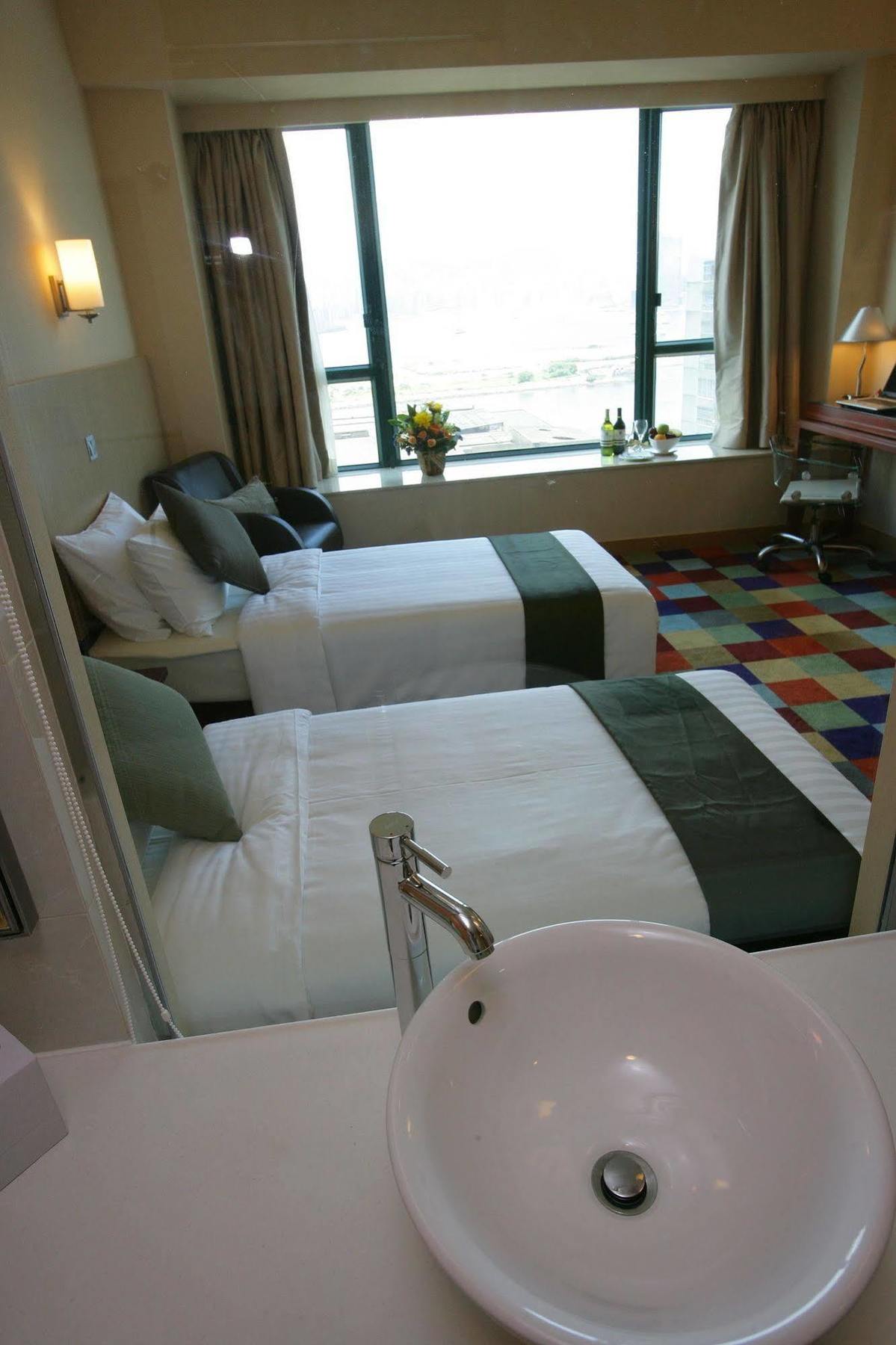 Cozi Harbour View Hotel
