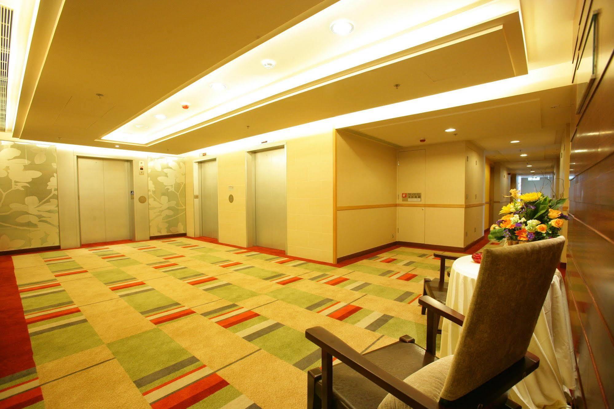Cozi Harbour View Hotel 4*