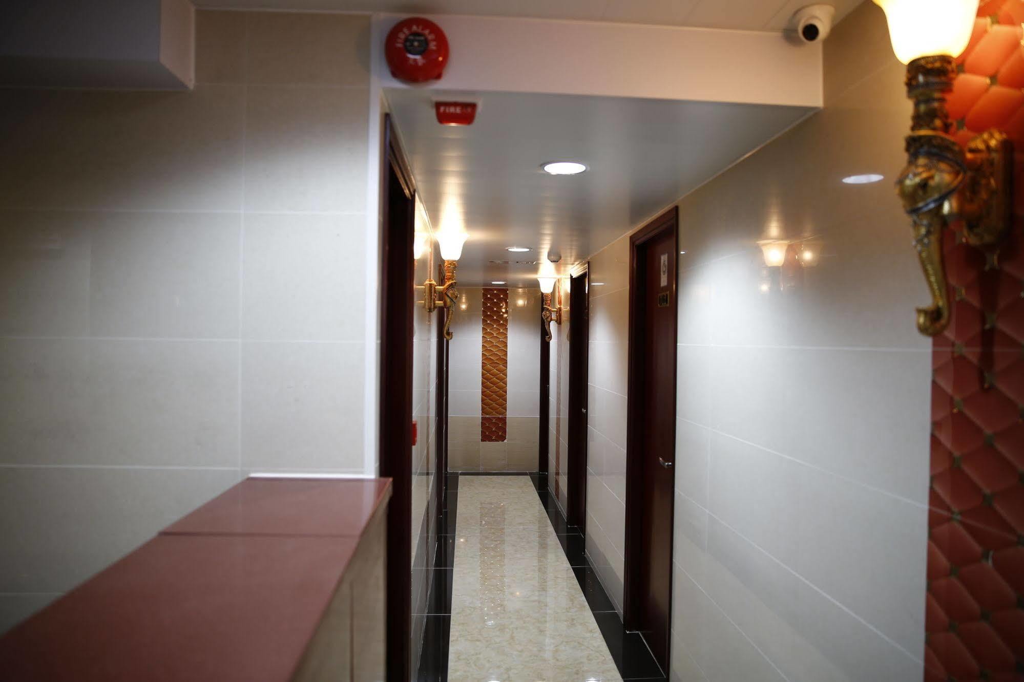 Sandhu Guest house Hong Kong