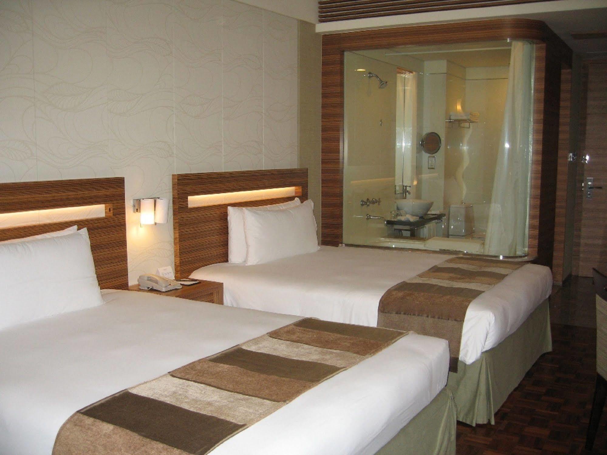Nina Tsuen Wan West Hotel 5*