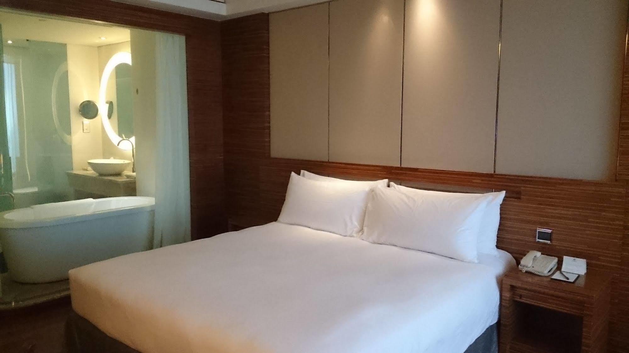 Nina Tsuen Wan West 5*