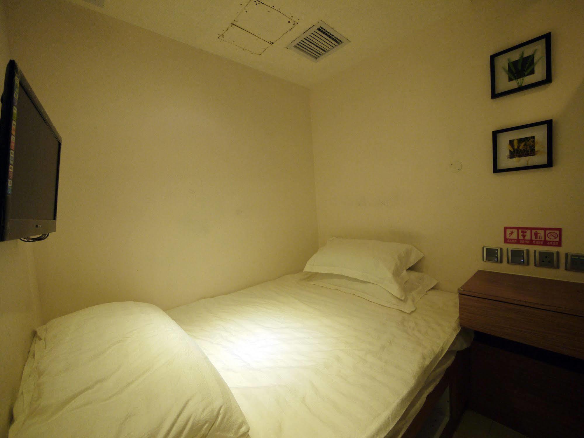 Pandas Comics Hotel
