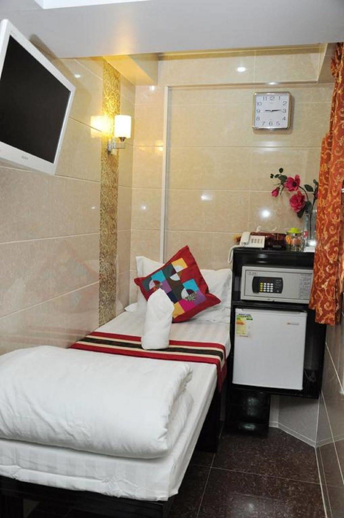 Pearl Premium * Hong Kong