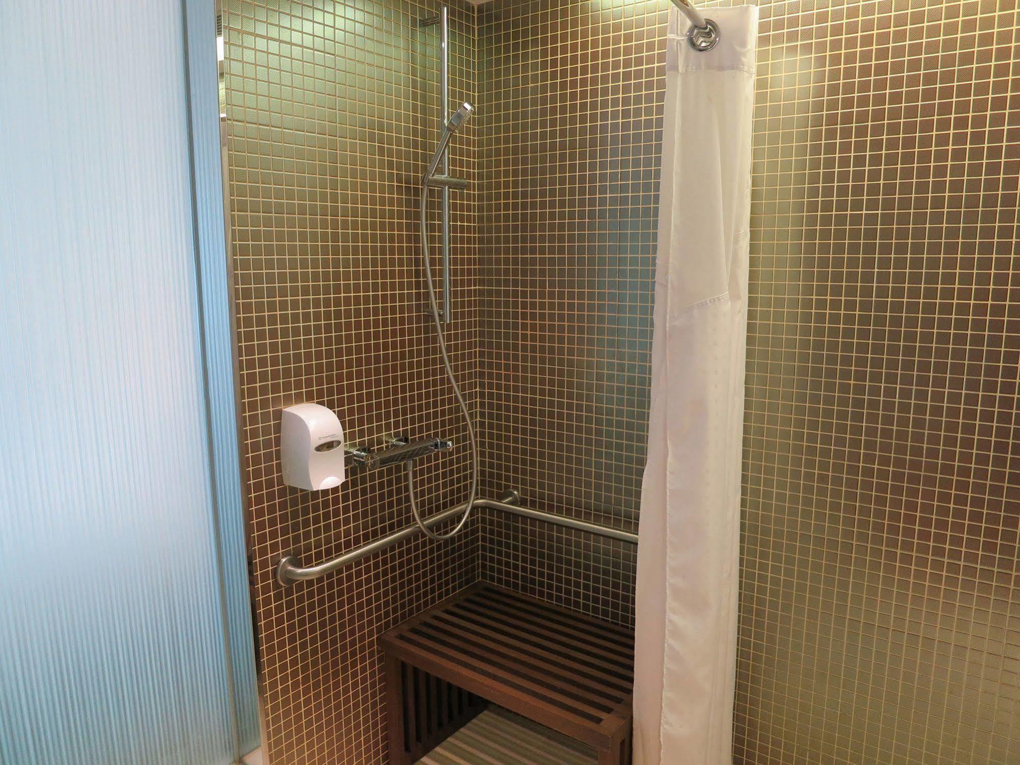 Holiday Express Kowloon East, An Ihg Hotel