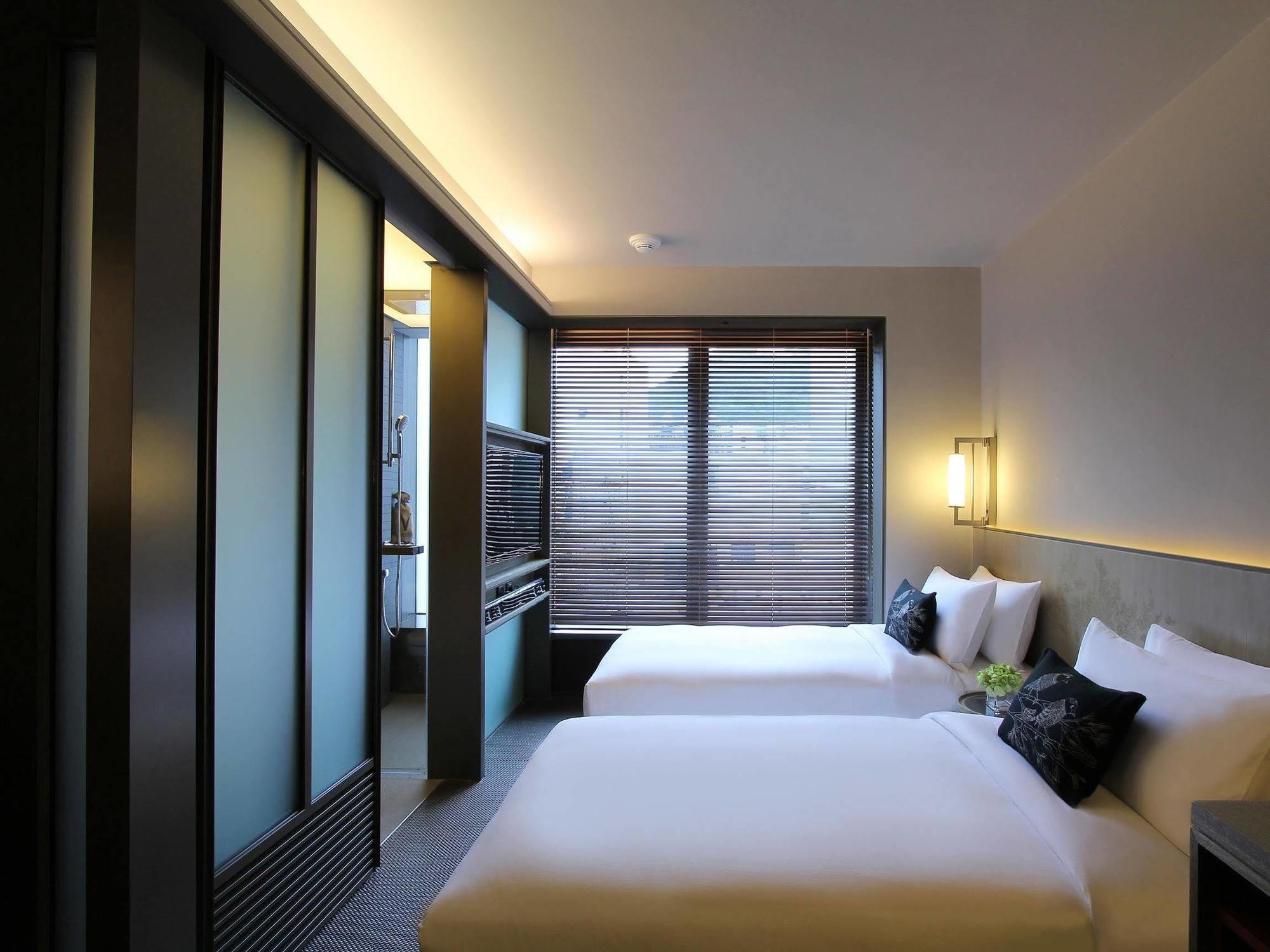 V Wanchai2