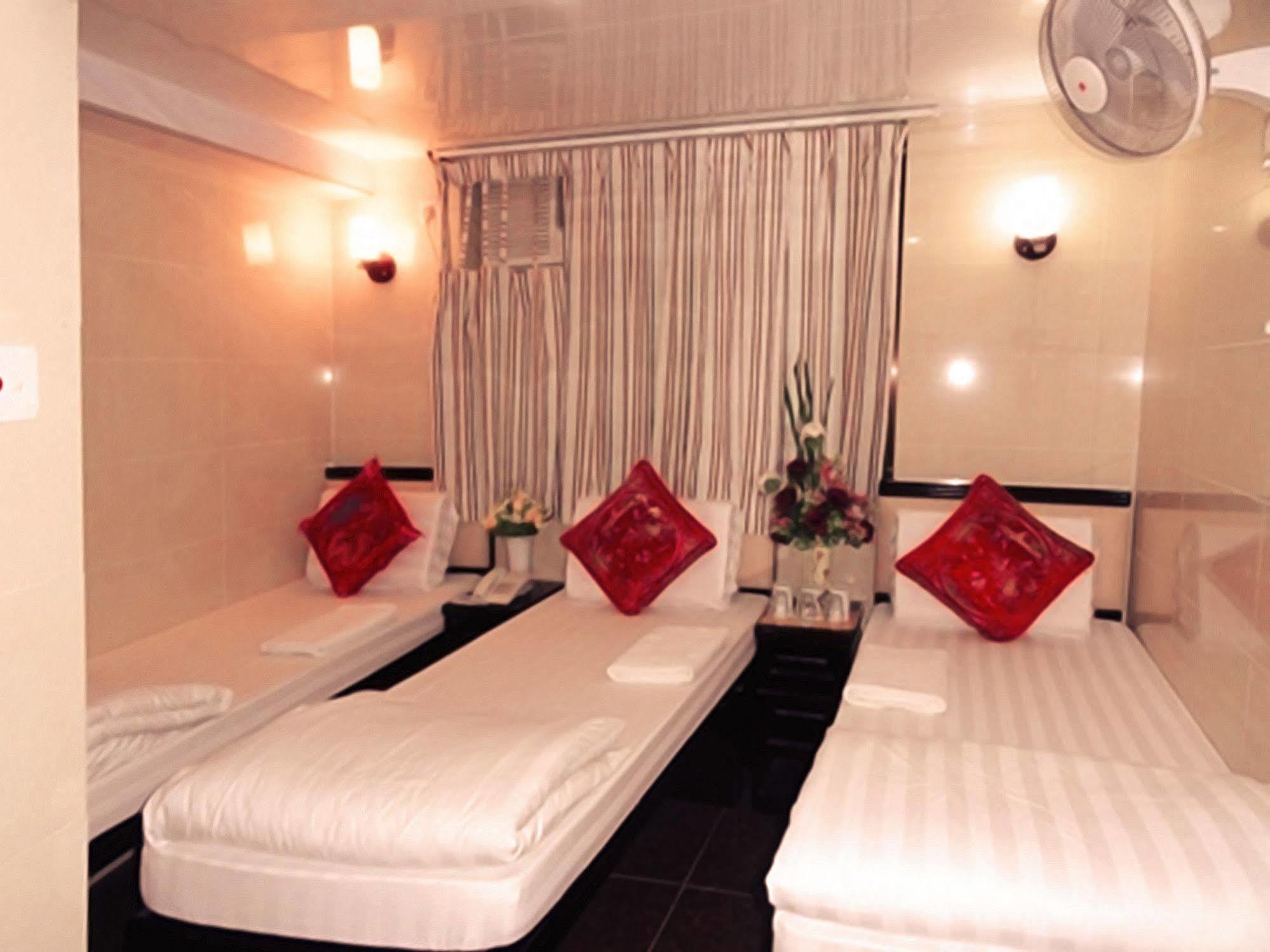 Days Block D Guest house Hong Kong