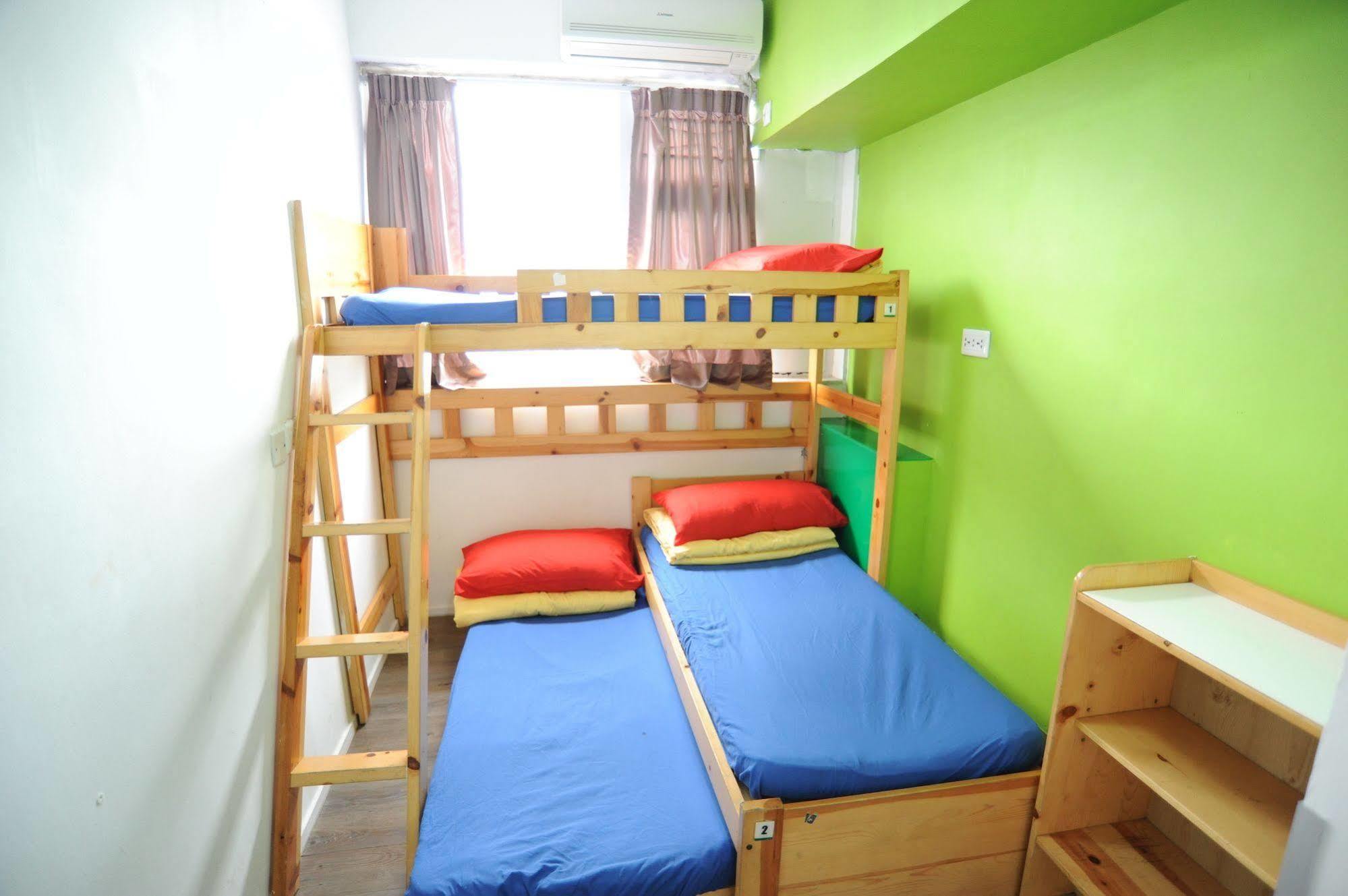 Yesinn - Fortress Hill Hostel Hong Kong