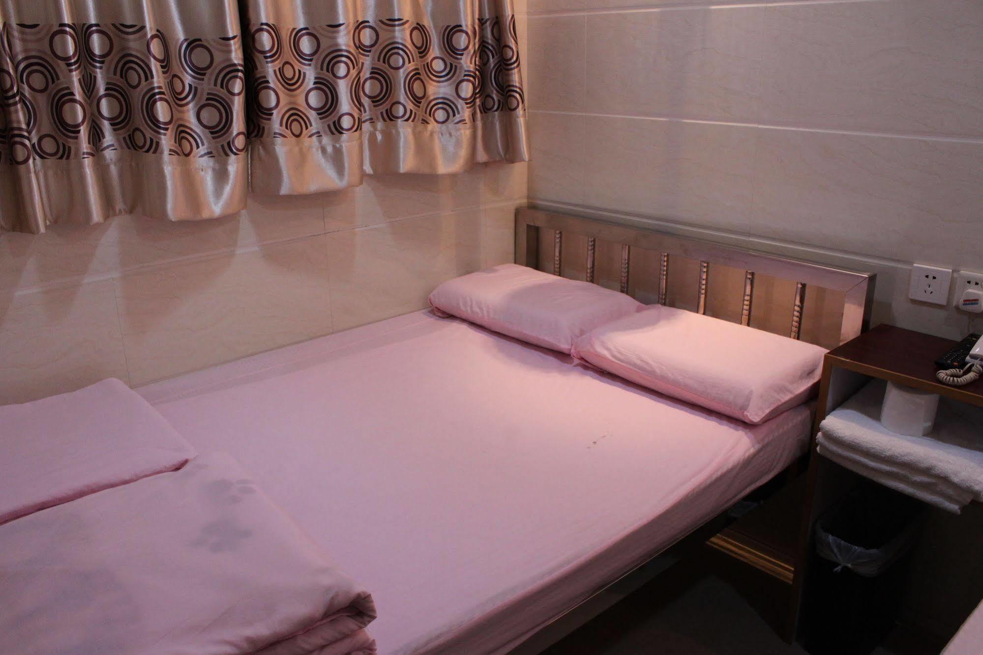 Guest house New Chung King Mansion - Tower C Hong Kong