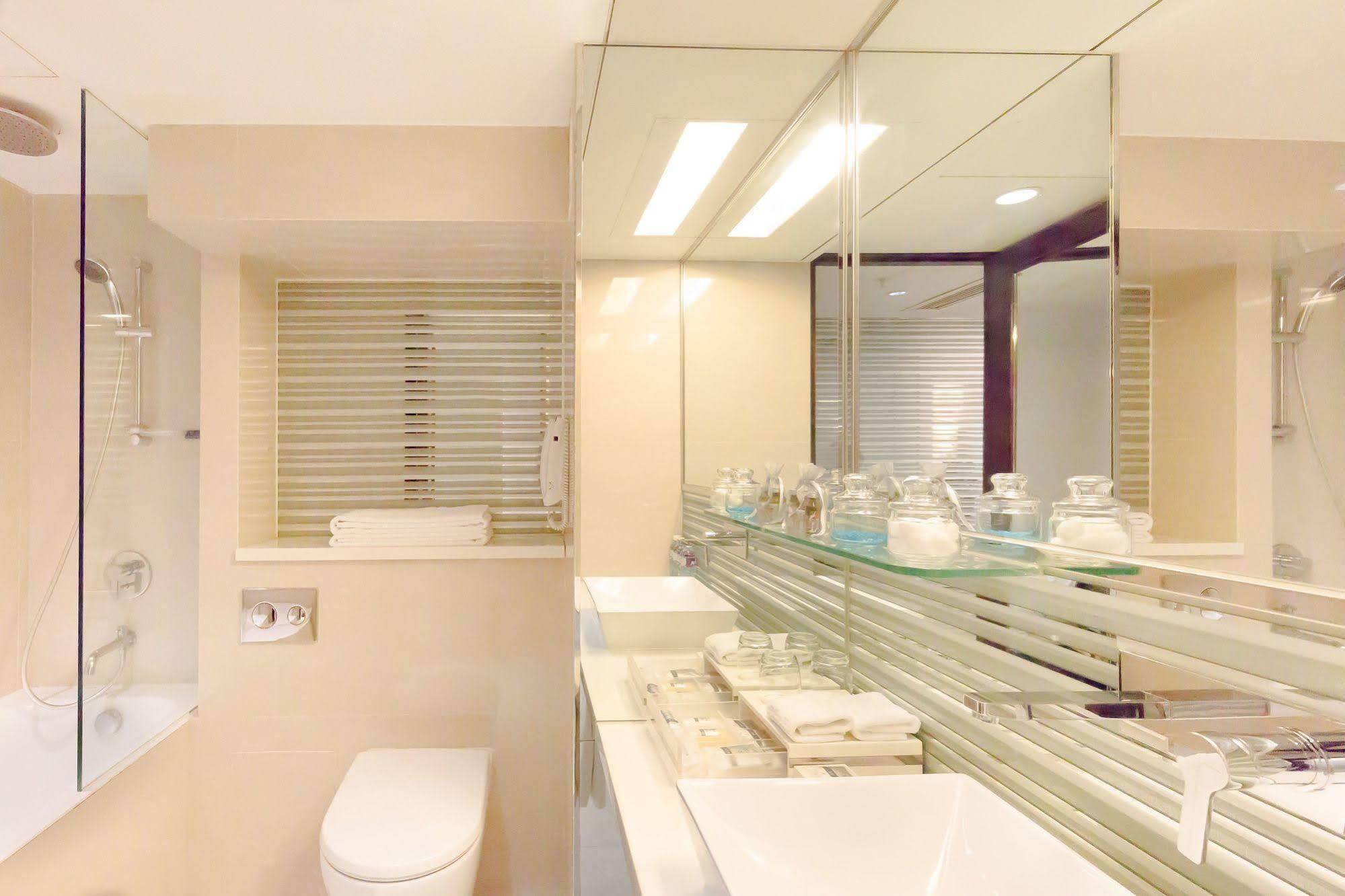 Regal Oriental 4* Hong Kong